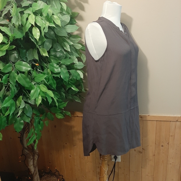 Madewell button front sleeveless tunic top - Picture 2 of 6